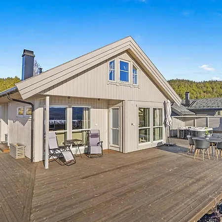 Beautiful In Sannidal With View Neslandsvatn