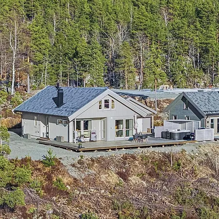 Dom wakacyjny Beautiful In Sannidal With View Neslandsvatn